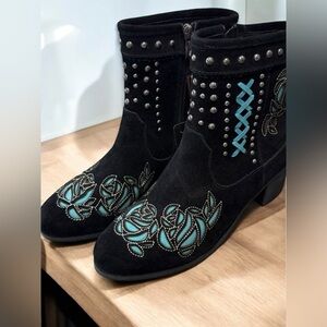 Trinity Ranch suede Western Embroidered Studded Boots Black Turquoise Size 10